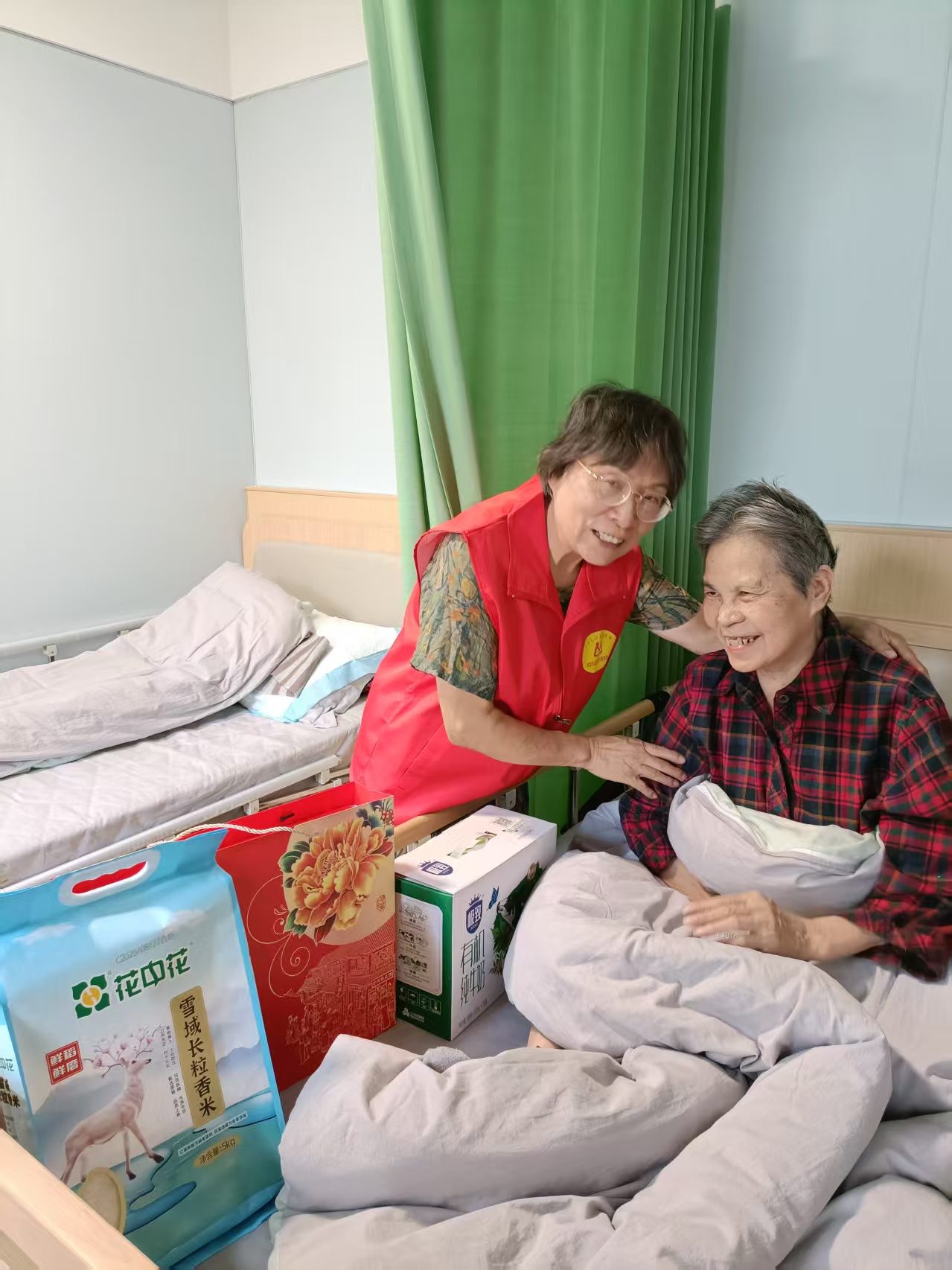 中秋慰问团圆