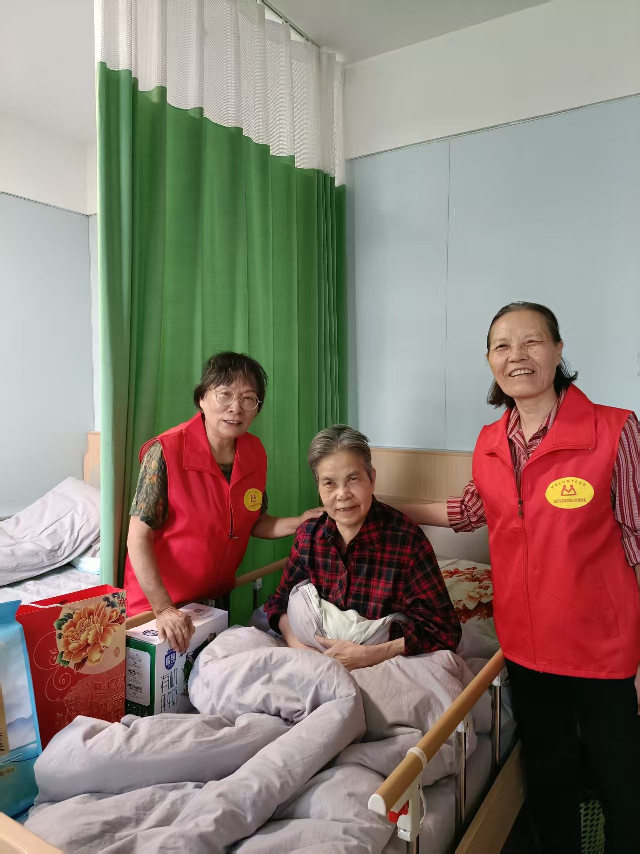 中秋慰问团圆