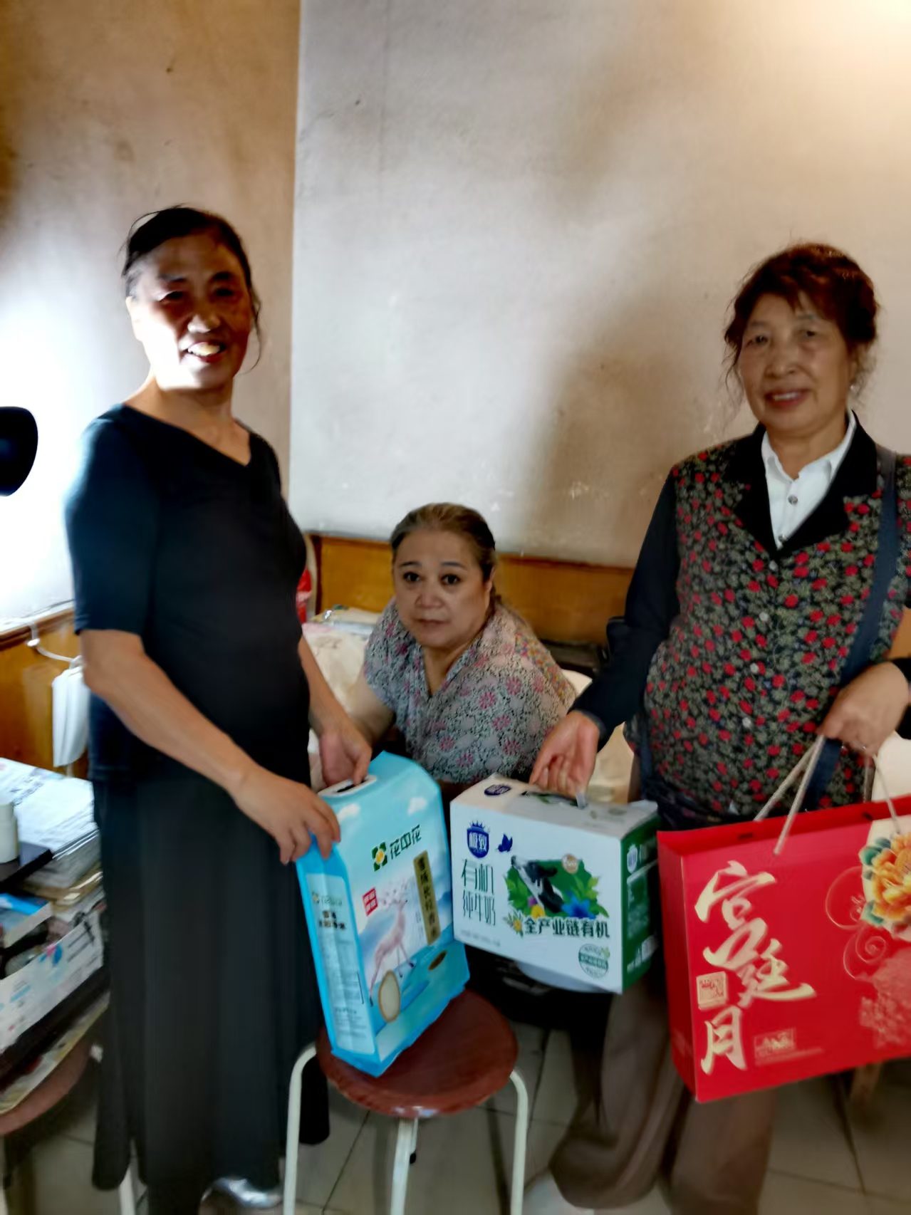 中秋慰问团圆