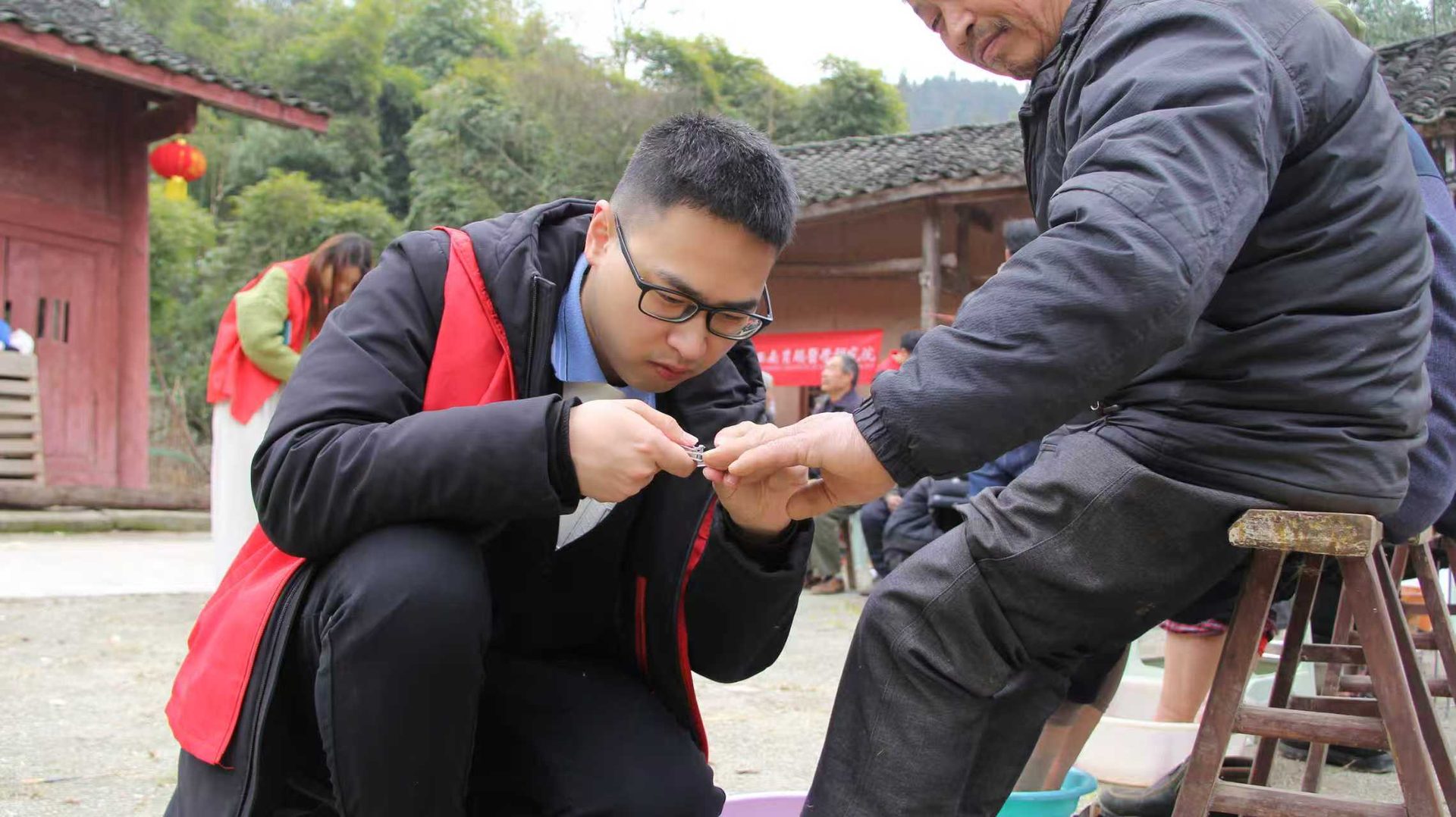 义诊义剪进社区